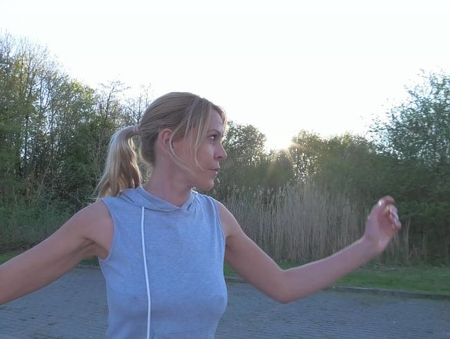 Miley-Weasel lässt sich von dem Fremden anal ficken