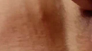 Blutengel_42 lässt sich nach dem Dildofick anpissen