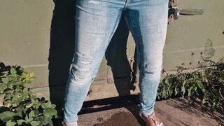 Jeans Piss direkt in die Hose mit Hotwife-Natalie