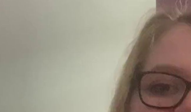 Vivian Mae stellt sich erotisch vor