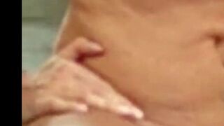 Geiler Piss auf den Garagendach [hornysex]