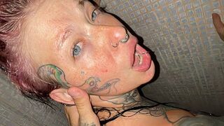 Micky-Bottenberg: Gothschlampe braucht einen Orgasmus