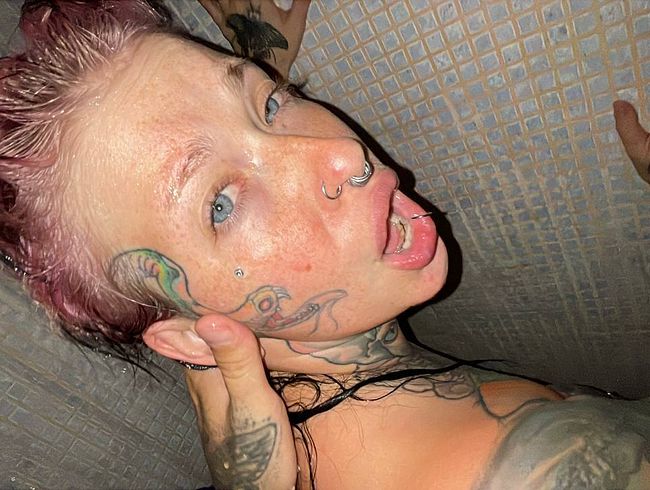 Micky-Bottenberg: Gothschlampe braucht einen Orgasmus