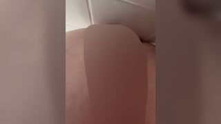 [Queen-Carolin] Mein 1. Dildofick! Ich filme ihn geil von unten