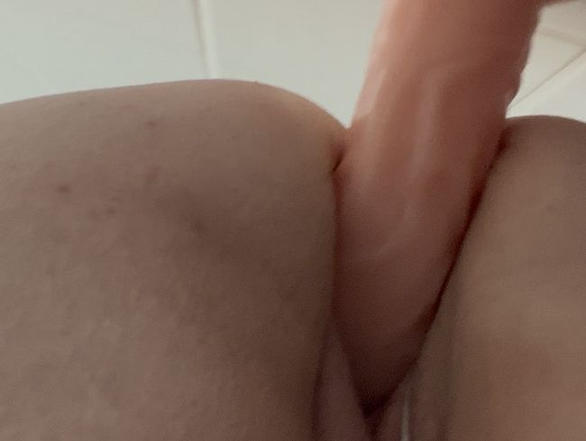 [Queen-Carolin] Mein 1. Dildofick! Ich filme ihn geil von unten