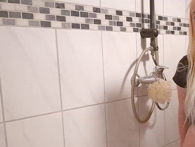 SexyJenJen versaut die Dusche
