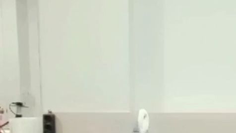 Paula280167 besorgt es sich selbst mit einer Banane