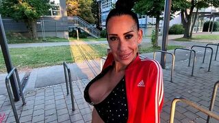Candy_Suck lässt sich fremdficken während ihr Freund schläft