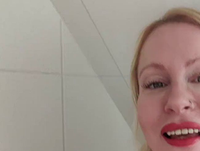 Schnell mal pinkeln mit blondehexe