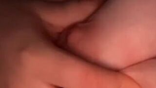 Hotgirl200024 zeigt dir ihre dicken Titten