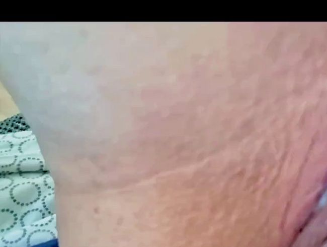 SecretPassion69 - Mein 1. Video! Ich fasse meine Pussy ganz sanft für dich an