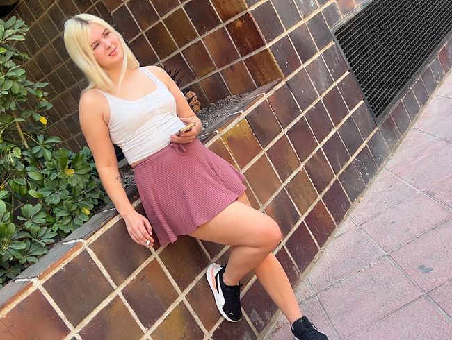 Ally03 wird vom Date versetzt und es wird trotzdem geil