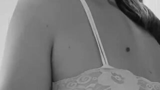 Kit Kathy strippt nur für dich