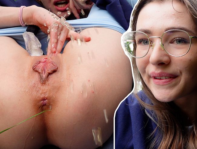 Emmi-Hill: Den ganzen Squirtsaft auf die Wiese spritzen