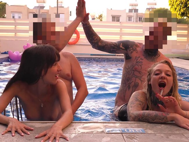4er am Pool mit Valery-Venom! 2 dicke Schwänze für 2 nasse Pussys