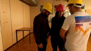 Emma Secret erlebt einen geilen Dreier auf der Baustelle