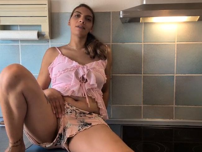 Mila-Hase hat Lust auf den Maiskolben