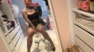 Steffi Blond lässt sich im Büro ficken