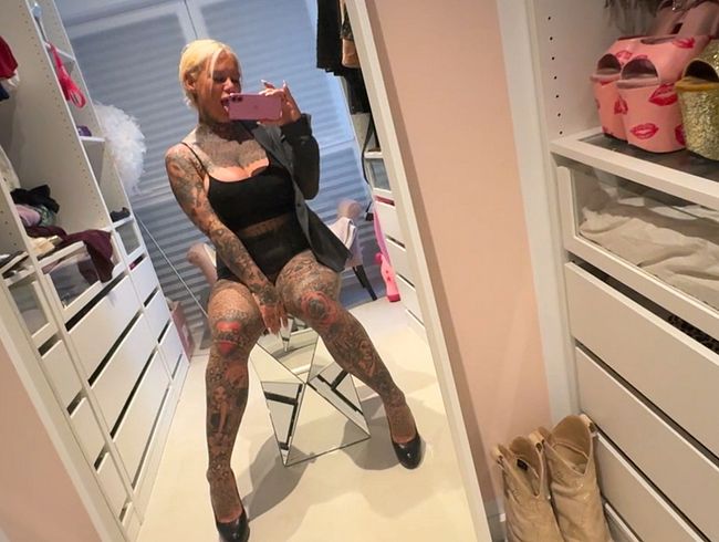 Steffi Blond lässt sich im Büro ficken
