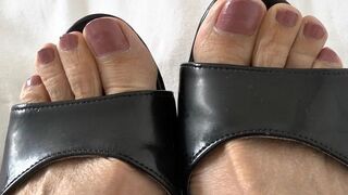 ValenteVictoriaLady - Komm rotz meine nuttigen Sandalen voll