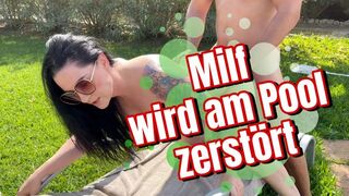 Malina-Lay lässt sich am Pool knallen
