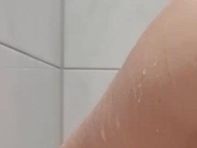 nellynrn fickt sich selbst mit dem Dildo