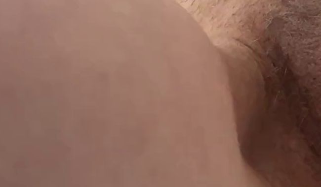 SweetyHolly muss auf der Arbeit pinkeln