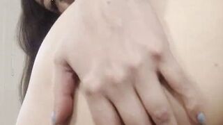 Jessy-outside zeigt dir ihr enges Arschloch und die nass Pussy von ganz nahmen