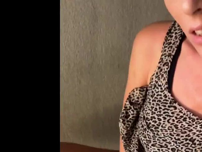 Caroline391 masturbiert im Parkhaus