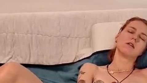 Sofie-Steinfeld versucht sich selbst zu fisten