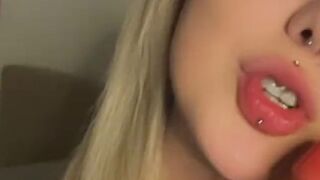 Ganz in schwarz! Honeygirl-96 will ihn tief in der Spalte spüren