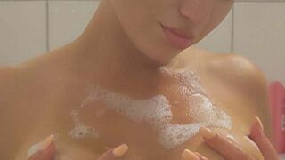 Julialimax @ In der Badewanne wird es plötzlich so heiß