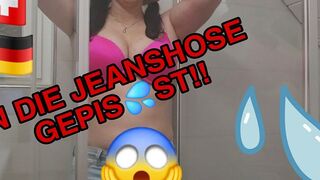 Saliaa erfüllt einen Userwunsch und pisst sich in die Hose