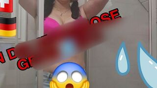 Saliaa erfüllt einen Userwunsch und pisst sich in die Hose