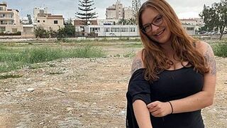 SophieShy: Ich ziehe mich mitten in der Stadt aus