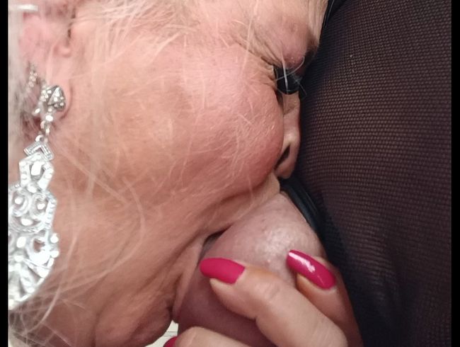 HotSilli152 liebt Deepthroat Blowjobs