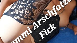 ThaiJoy - Arschfick mit einem Gummischwanz