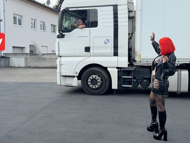 Cat-Coxx am Truckstop! Jeder Fahrer darf rüber rutschen