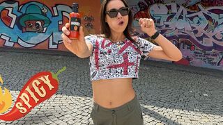 JennyStella: Achtung scharf! Chilli auf den Schwanz und in die Löcher