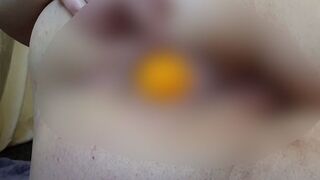 Deutsche-Anna: Amputee Girl schiebt sich eine Orange in die Arsch