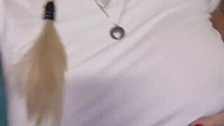(JuleRoxxX) Gepierctes Tittenluder