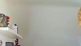 Hasi-69 strippt sexy für dich
