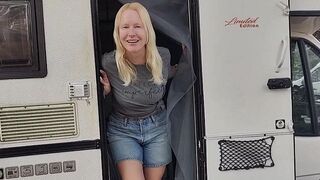 blondehexe lässt sich beim Camping abficken