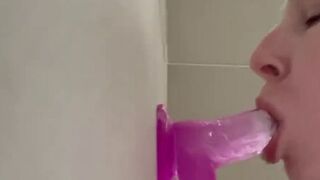 Lu-Lux - Krasser Deepthroat mit Pissfinale