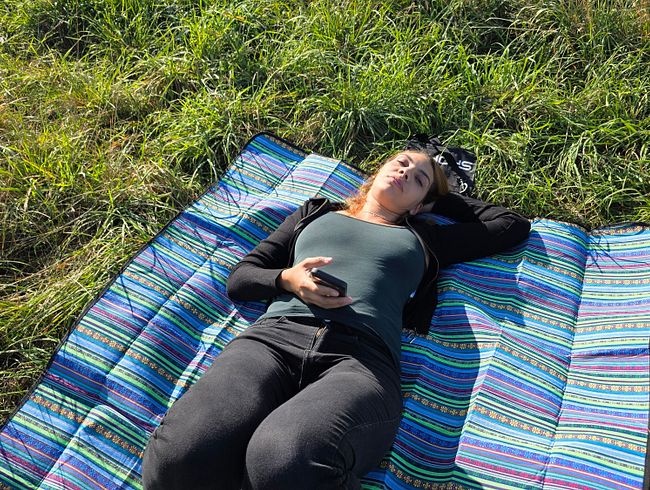 Mila-Hase hat bei Sonnenschein plötzlich Lust auf ein spontanes Abenteuer