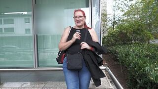 MrsEssen7471 squirtet beim Fick im Porno Kino
