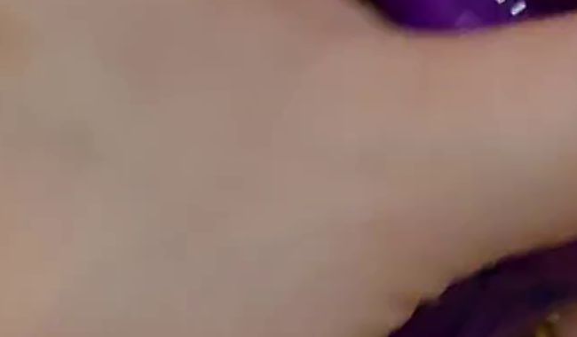 Anna Dirty Love muss ihre nasse Fotze befriedigen