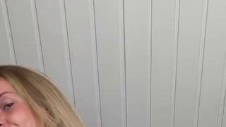ZoeyLinn772 - Ich ziehe zum 1. Mal vor laufender Kamera blank