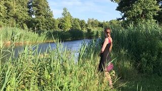 Leo-Secret Love pisst einfach in den Fluss