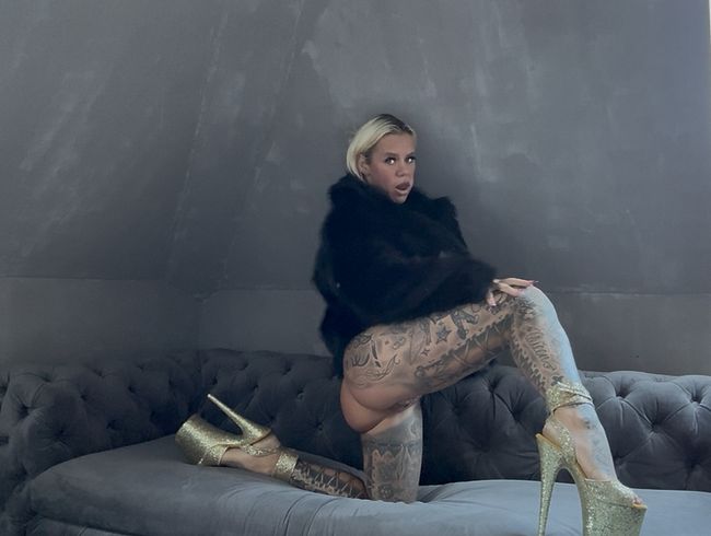SteffiBlond: Wixxen in Pelz! Pervers!